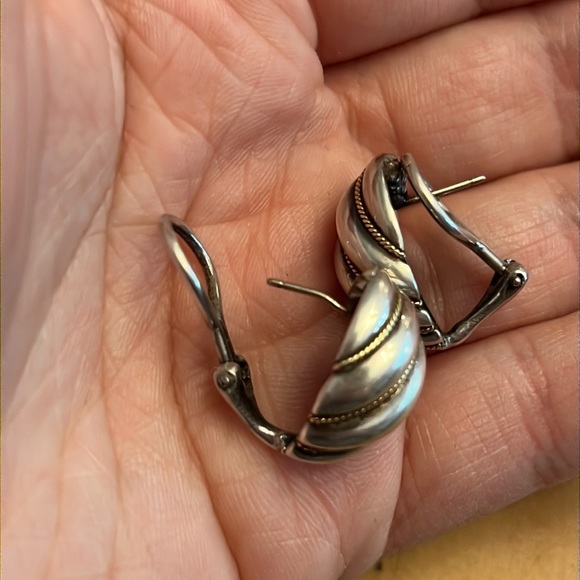 Tiffany & Co Two Tone Shell Earrings (AUTHENTIC) - Picture 7 of 7